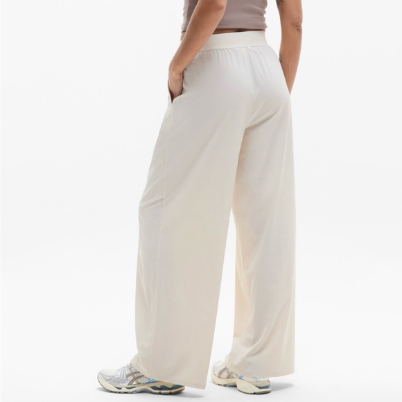 Athleta Stratosphere Bone Wide Leg Pants 🆕 MEDIUM - Picture 4 of 8